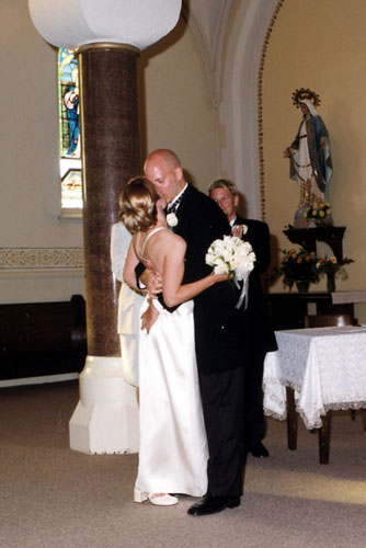 church_husband_wife_kiss