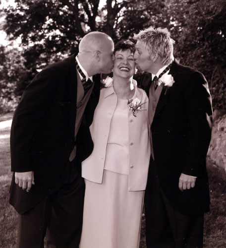stephen_mom_brian_kiss