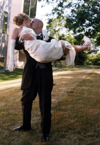 stephen_sharon_lift_kiss